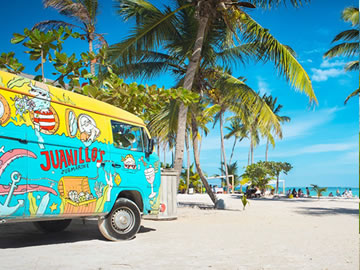 Juanilo Beach, Food and Drinks